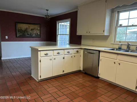 Kitchen - 1424 E Northside Dr, Jackson, MS 39211 photo 1 of 5