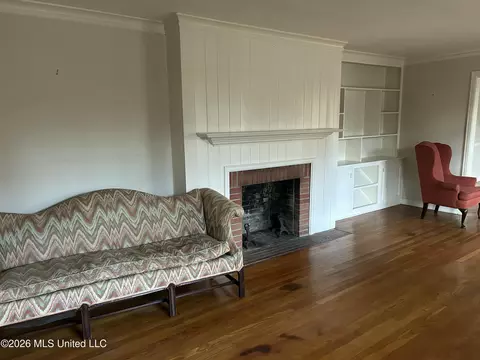 Living - 1424 E Northside Dr, Jackson, MS 39211 photo 4 of 6