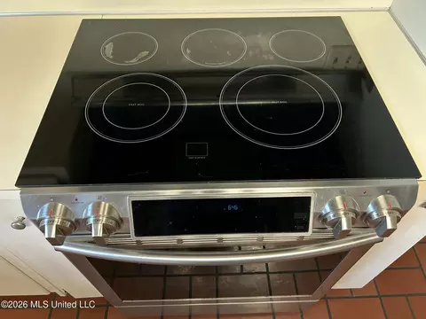 Kitchen - 1424 E Northside Dr, Jackson, MS 39211 photo 4 of 5