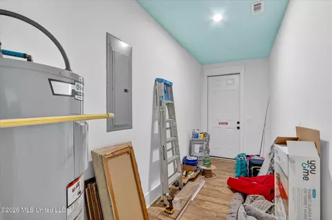 Entry Way - 218 West Ave, Long Beach, MS 39560 photo 5 of 6