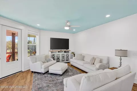 Living - 218 West Ave, Long Beach, MS 39560 photo 2 of 3