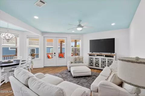 Living - 218 West Ave, Long Beach, MS 39560 photo 3 of 3