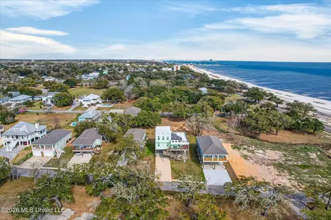 View/Area - 218 West Ave, Long Beach, MS 39560 photo 3 of 5