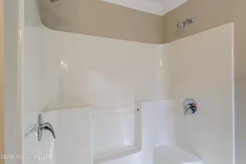 Bath - 8516 Kono Pl, Diamondhead, MS 39525 photo 2 of 5