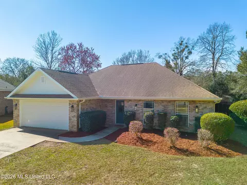 Exterior - 8516 Kono Pl, Diamondhead, MS 39525 photo 2 of 5