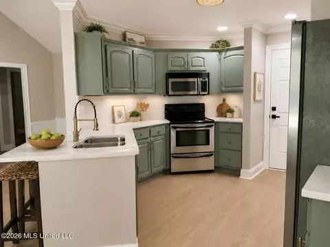 Kitchen - 8516 Kono Pl, Diamondhead, MS 39525 photo 3 of 4