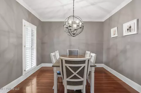 Dining - 7 Pear Orchard Park, Jackson, MS 39211 photo 1 of 2
