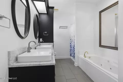 Bath - 7 Pear Orchard Park, Jackson, MS 39211 photo 1 of 4