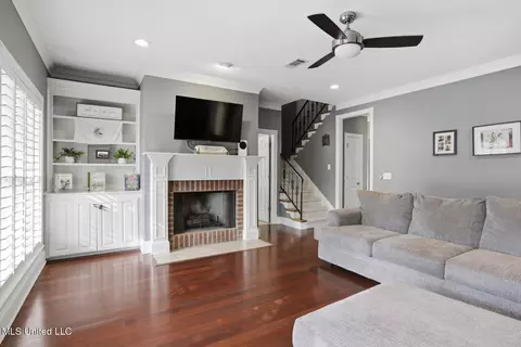 Living - 7 Pear Orchard Park, Jackson, MS 39211 photo 1 of 1