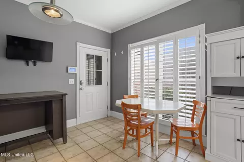 Dining - 7 Pear Orchard Park, Jackson, MS 39211 photo 2 of 2