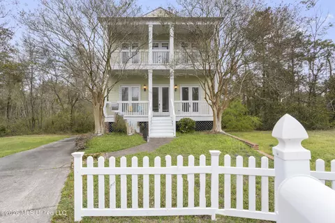 1618 Cypress Ln, Gulfport, MS 39507