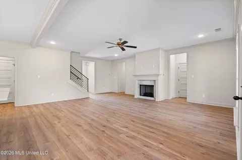 Living - 1368 Crk Hvn Dr, Hernando, MS 38632 photo 3 of 3
