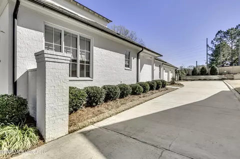 Exterior - 105 Stone Lake Dr, Madison, MS 39110 photo 15 of 16