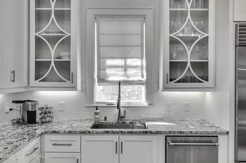 Kitchen - 105 Stone Lake Dr, Madison, MS 39110 photo 4 of 6