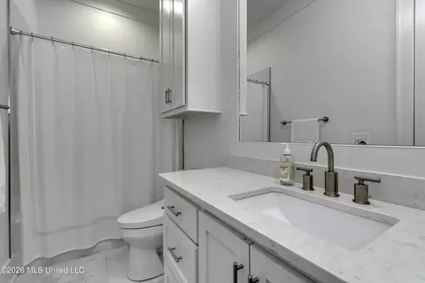 Bath - 105 Stone Lake Dr, Madison, MS 39110 photo 2 of 9