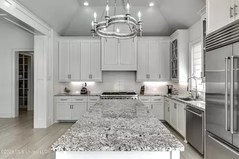 Kitchen - 105 Stone Lake Dr, Madison, MS 39110 photo 6 of 6