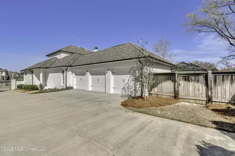 Exterior - 105 Stone Lake Dr, Madison, MS 39110 photo 16 of 16