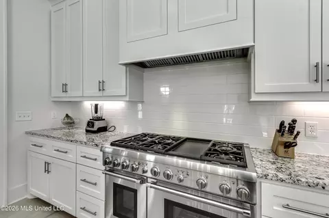 Kitchen - 105 Stone Lake Dr, Madison, MS 39110 photo 5 of 6
