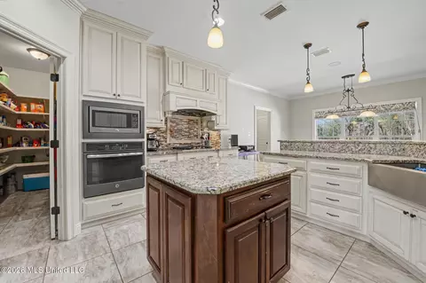 Kitchen - 3154 Sally Parker Rd, Lucedale, MS 39452 photo 3 of 4