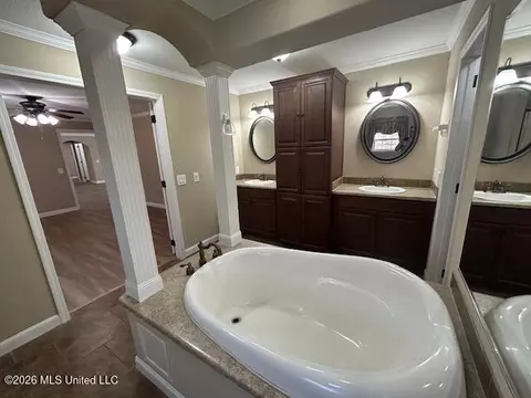 Bath - 7089 Brown Rd, Smithdale, MS 39664 photo 4 of 5