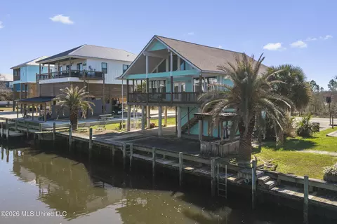 11027 Bay Cove Dr, Bay Saint Louis, MS 39520