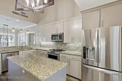 Kitchen - 104 Beaver Bnd, Canton, MS 39046 photo 3 of 4