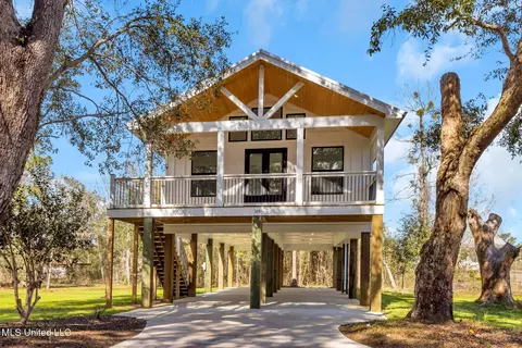 105 Austin Ln, Bay Saint Louis, MS 39520