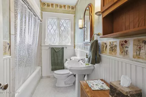 Bath - 1475 Saint Ann St, Jackson, MS 39202 photo 1 of 4