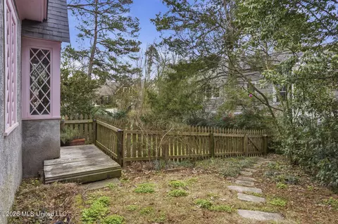 Exterior - 1475 Saint Ann St, Jackson, MS 39202 photo 11 of 15