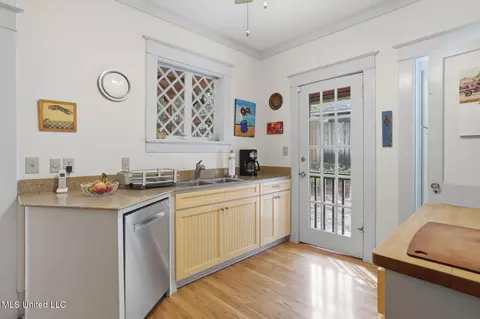 Kitchen - 1475 Saint Ann St, Jackson, MS 39202 photo 2 of 3
