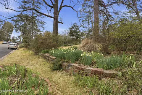 Exterior - 1475 Saint Ann St, Jackson, MS 39202 photo 14 of 15