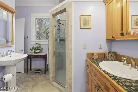 Bath - 1475 Saint Ann St, Jackson, MS 39202 photo 3 of 4