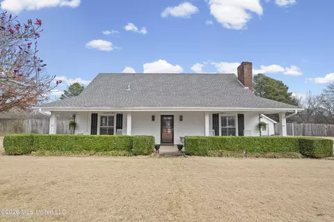 8140 Oakleaf Cir, Olive Branch, MS 38654