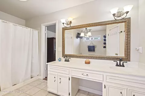 Bath - 8140 Oakleaf Cir, Olive Branch, MS 38654 photo 3 of 5
