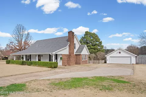 Exterior - 8140 Oakleaf Cir, Olive Branch, MS 38654 photo 2 of 9