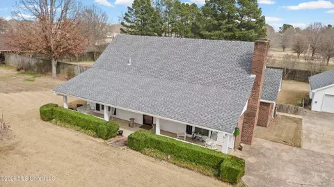 Exterior - 8140 Oakleaf Cir, Olive Branch, MS 38654 photo 7 of 9