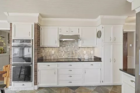 Kitchen - 8140 Oakleaf Cir, Olive Branch, MS 38654 photo 3 of 3