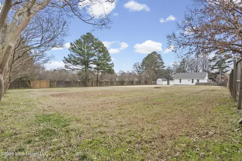 Exterior - 8140 Oakleaf Cir, Olive Branch, MS 38654 photo 6 of 9