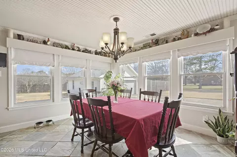 Dining - 8140 Oakleaf Cir, Olive Branch, MS 38654 photo 1 of 1