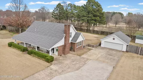 Exterior - 8140 Oakleaf Cir, Olive Branch, MS 38654 photo 8 of 9