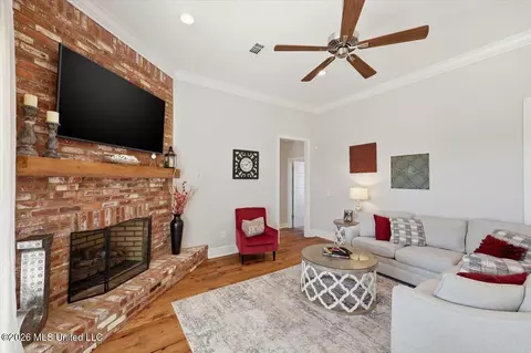 Living - 111 Twain Trl, Clinton, MS 39056 photo 2 of 4