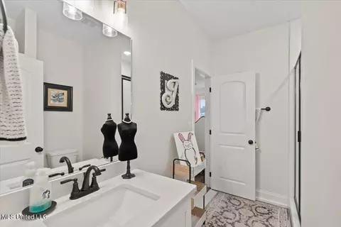 Bath - 2587 Jaxon Dr, Hernando, MS 38632 photo 3 of 4
