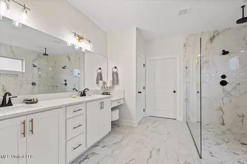 Bath - 2587 Jaxon Dr, Hernando, MS 38632 photo 1 of 4