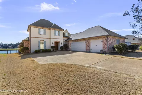 121 Harbor View Dr, Madison, MS 39110