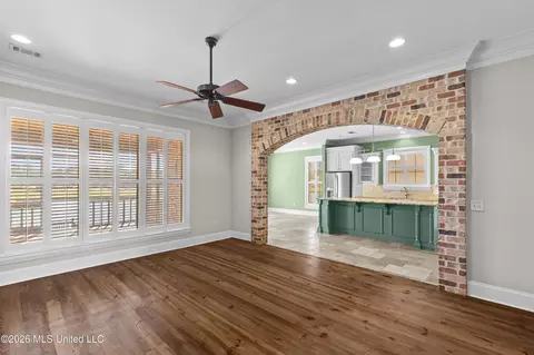 Living - 121 Harbor View Dr, Madison, MS 39110 photo 3 of 3