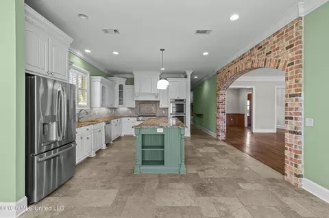 Kitchen - 121 Harbor View Dr, Madison, MS 39110 photo 2 of 6