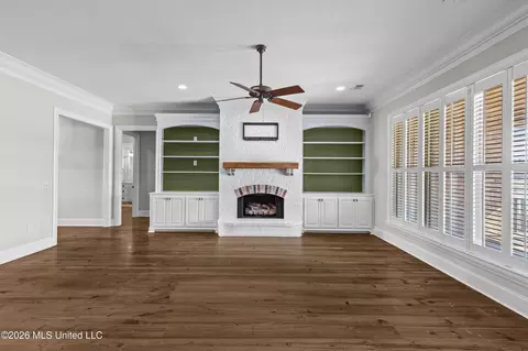 Living - 121 Harbor View Dr, Madison, MS 39110 photo 2 of 3