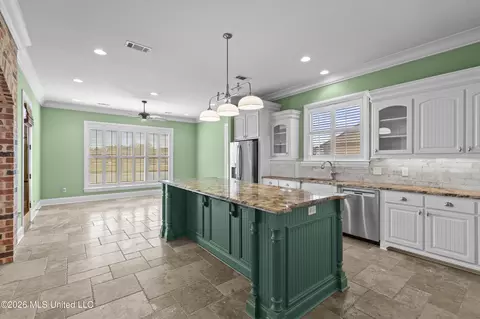 Kitchen - 121 Harbor View Dr, Madison, MS 39110 photo 6 of 6