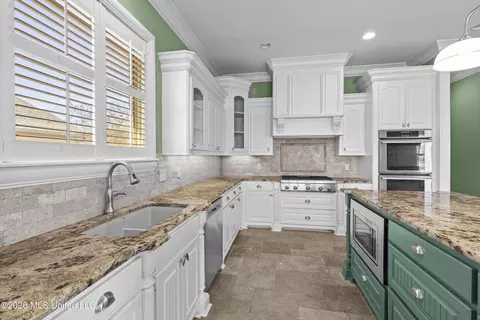 Kitchen - 121 Harbor View Dr, Madison, MS 39110 photo 3 of 6