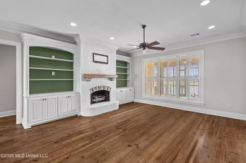 Living - 121 Harbor View Dr, Madison, MS 39110 photo 1 of 3
